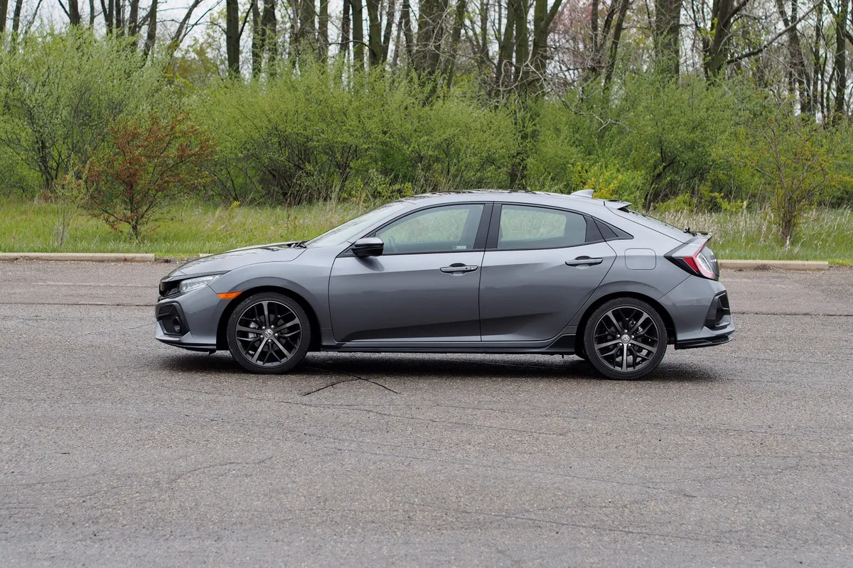 Honda Civic Hatchback e:HEV 2025: Sporty dan Ramah Lingkungan